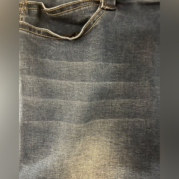 Rubberband stretch denim sarina shorts, NWT, size 15, waist 32 - Picture 7 of 9